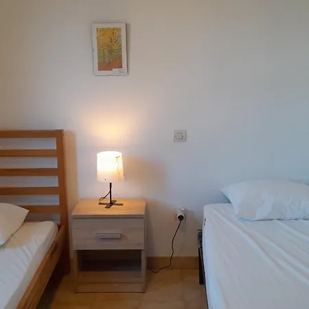 Holiday home Maison Familiale Avec Jardin, Pres De L'ocean Dans Un Quartier Calme - Fr-1-239-820