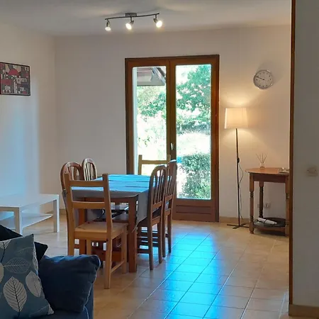 Maison Familiale Avec Jardin, Pres De L'ocean Dans Un Quartier Calme - Fr-1-239-820 Holiday home