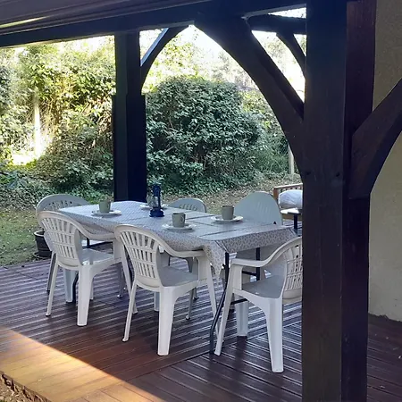 Holiday home Maison Familiale Avec Jardin, Pres De L'ocean Dans Un Quartier Calme - Fr-1-239-820