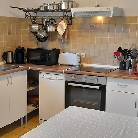 Holiday home Maison Familiale Avec Jardin, Pres De L'ocean Dans Un Quartier Calme - Fr-1-239-820